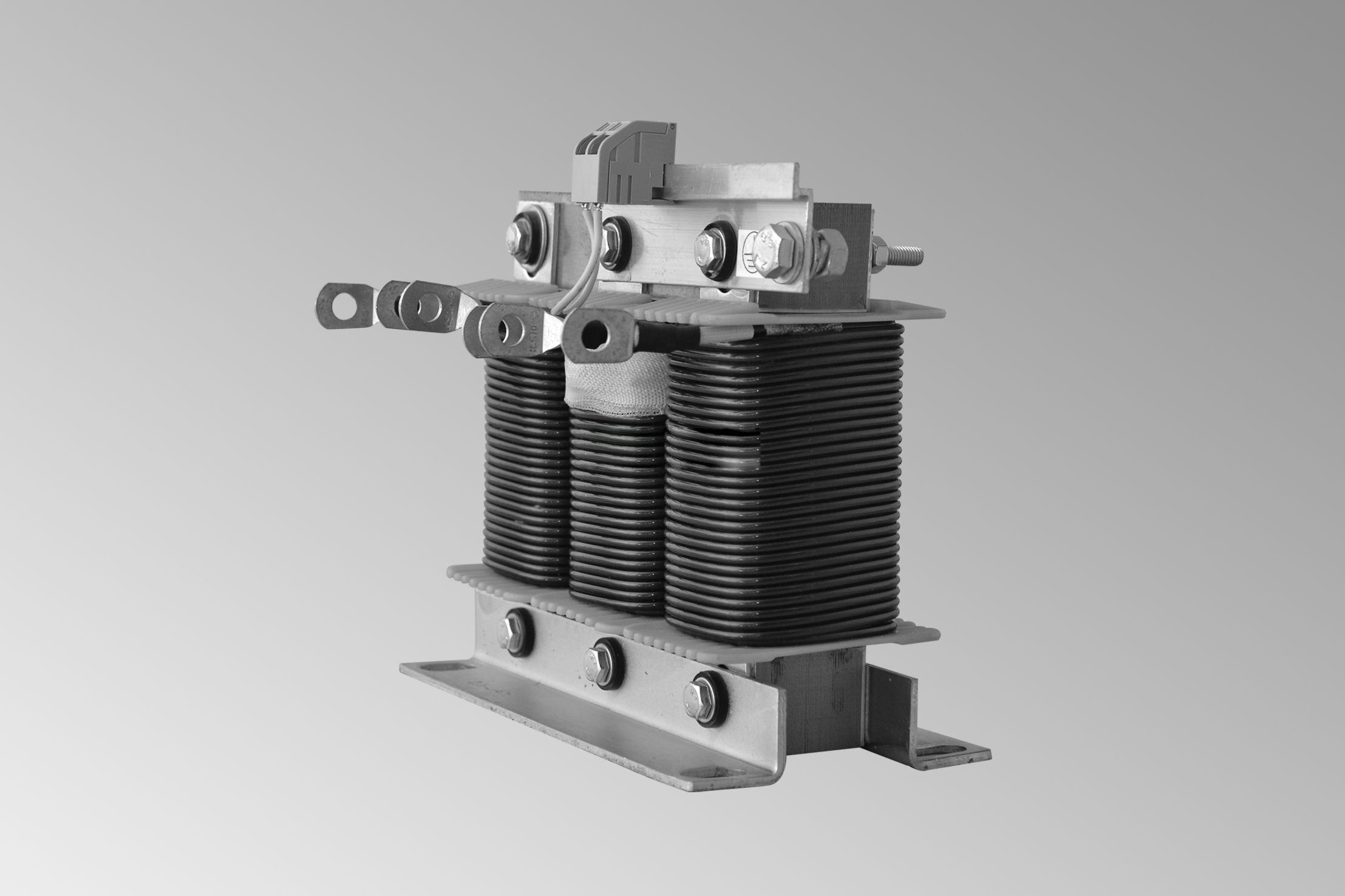 AC reactors play an important role in inverters.